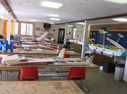 a lot of RC controlled gliders flown here