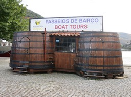 at the harbor in Pinh�o