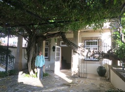 back door to our hotel in ⁨Pinh�o⁩