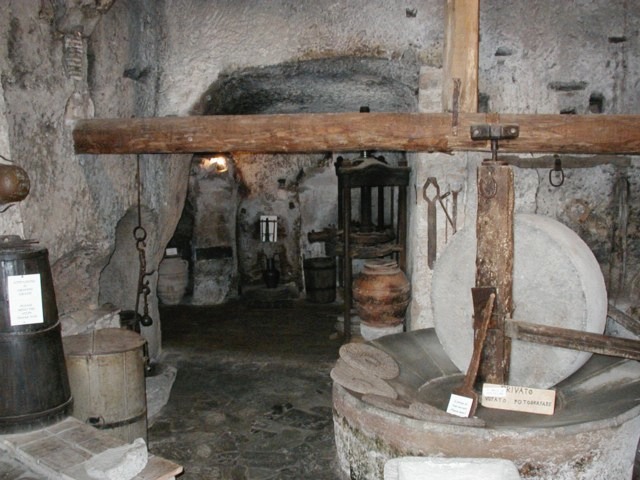 Civita_olive_press