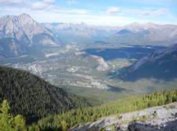 DSCN0260.JPG View from Sulphur Mt., Tunnel Mt. in the middle of picture