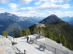 DSCN0263.JPG cable car station/restaurant on Sulphur Mt.
