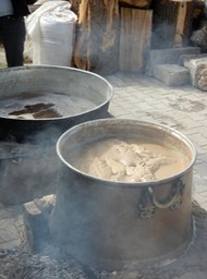 DSCN0429.JPG making grape molassas