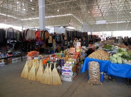 DSCN0606.JPG The market has more than food