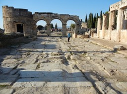 DSCN0630.JPG some of the ruins at Hierapolis