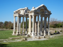 DSCN0658.JPG Tetraphlon at Aphrodisias