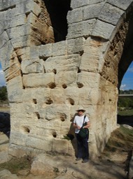 closeup of Pont Julien; note - no mortar!
