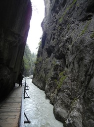 the gorge gets very narrow in places
