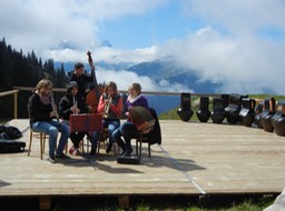 performers at the Chasteilet