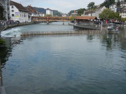 "spiked weir" to control flow from Lake Luzern