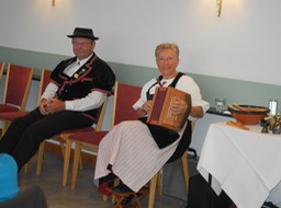 musical entertainment after dinner