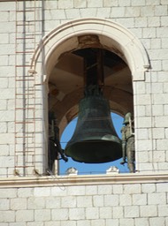 soldiers waiting to hit the bell