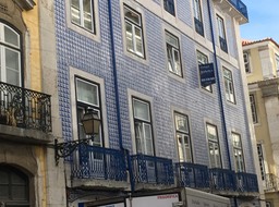 even some Lisbon bldg. wall tiled
