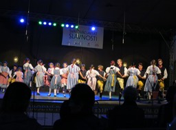 festival dancers