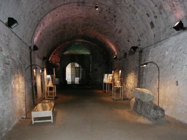 Lucca_archeological_display-2