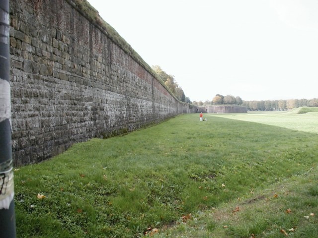 Lucca_wall