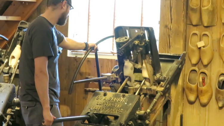 making-wooden-shoes