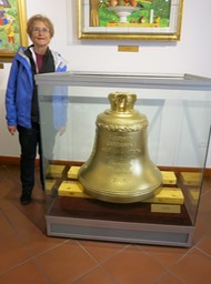 Marzipan bell; Egger Marzipan Museum
