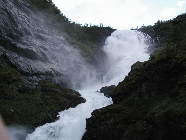 Myrdal-train-waterfall