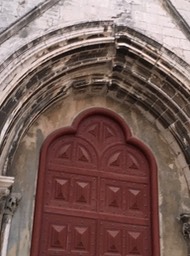 note arch above door, results of an earthquake