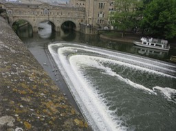 Pulteney Bridge & fall in Bath