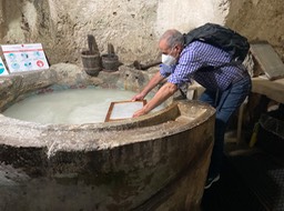 Rich getting pulp slurry onto screen