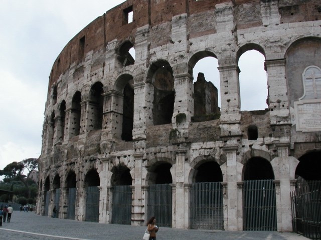 Rome_colosseum-5