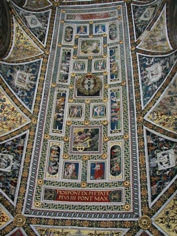 Siena_duomo_library_ceiling