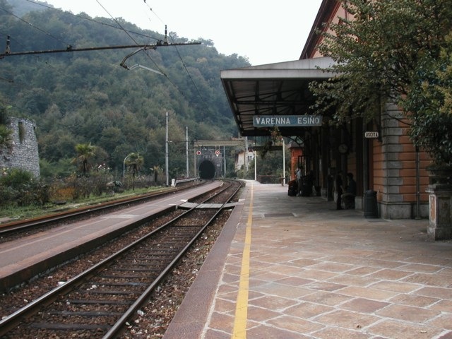 Varenna_train_station